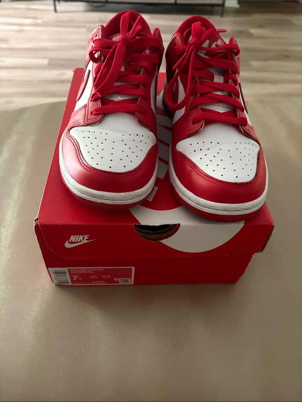 Nike White and Red Low-Top Sneakers